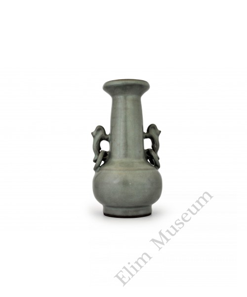 1397 A Song Dynasty Guan-Ware grey-blue glaze vase  